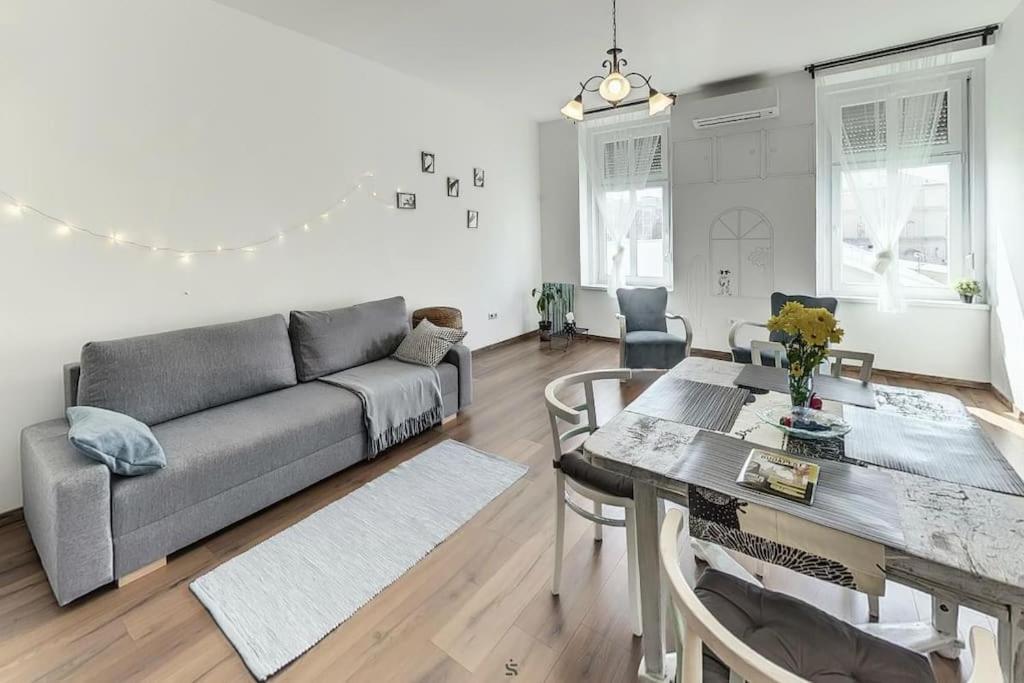 Apartamento Bright Sunny At Keleti Station,near Citycenter *