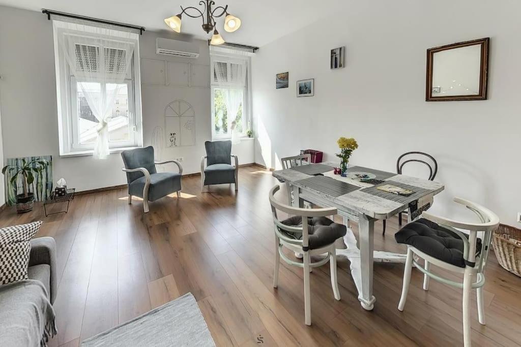 Apartamento Bright Sunny At Keleti Station,near Citycenter